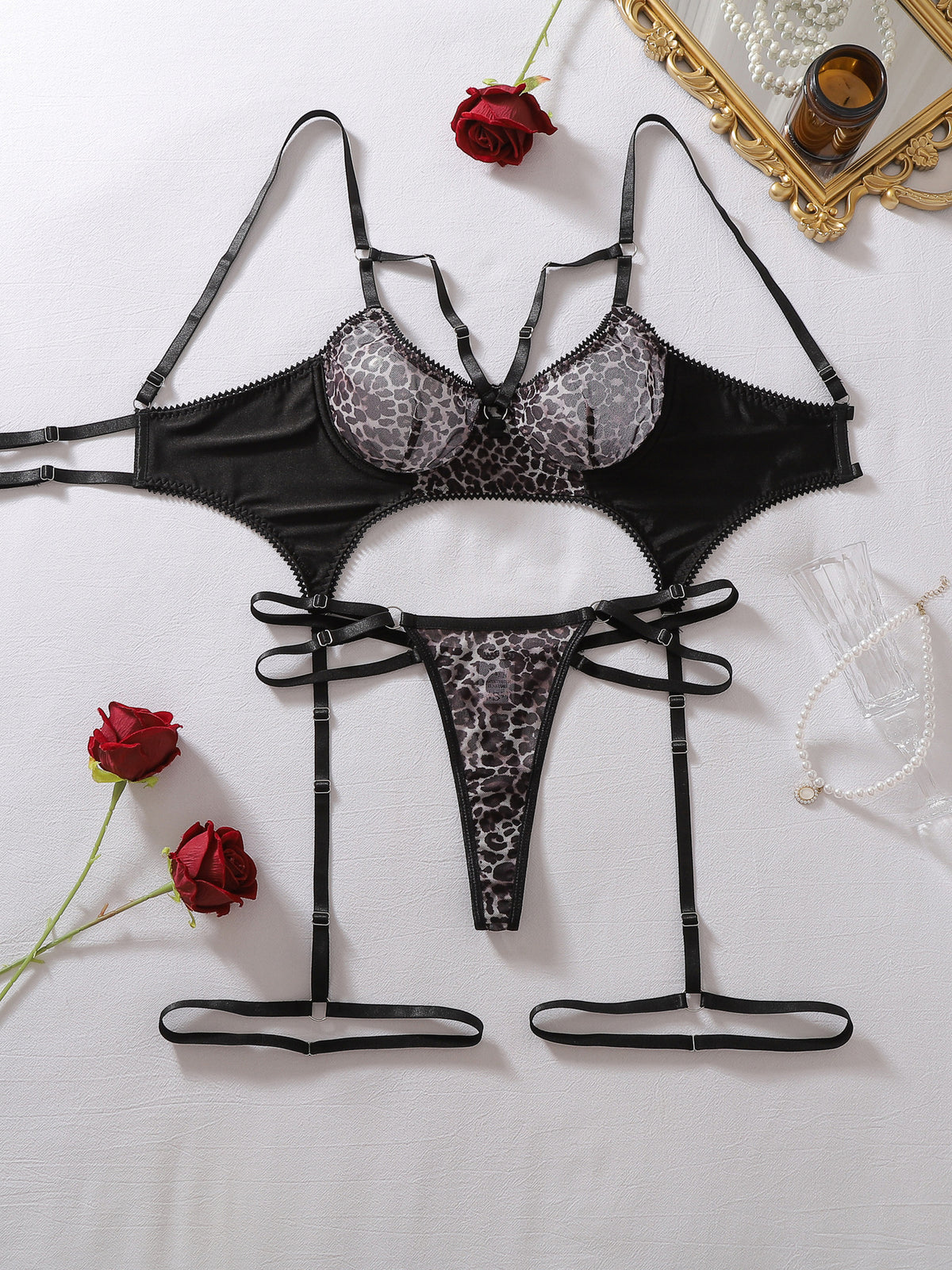 Sexy, wild leopard-print cut-out lingerie set