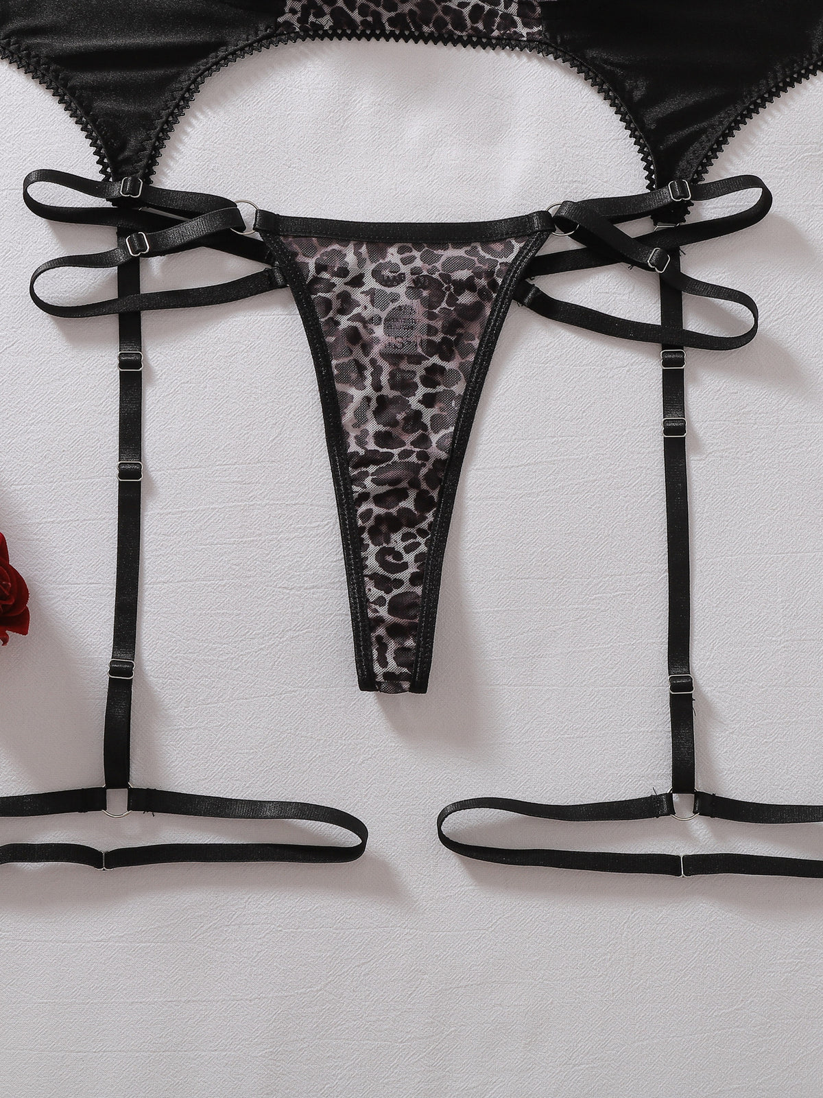 Sexy, wild leopard-print cut-out lingerie set