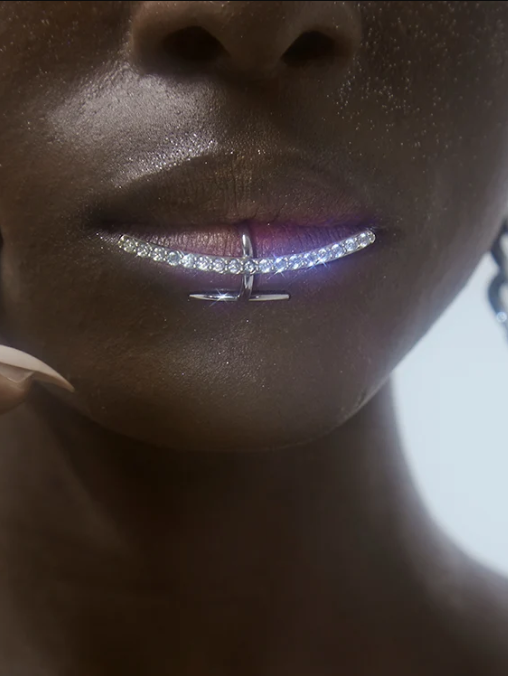 POSE Crystal Decor Lip Cuff